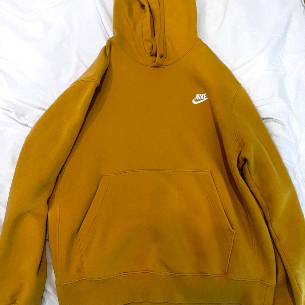 Medium size yellow nike hoodie. Fairly new and with clean fit.